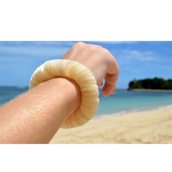 Sea shell bracelet - Picture 3 of 5